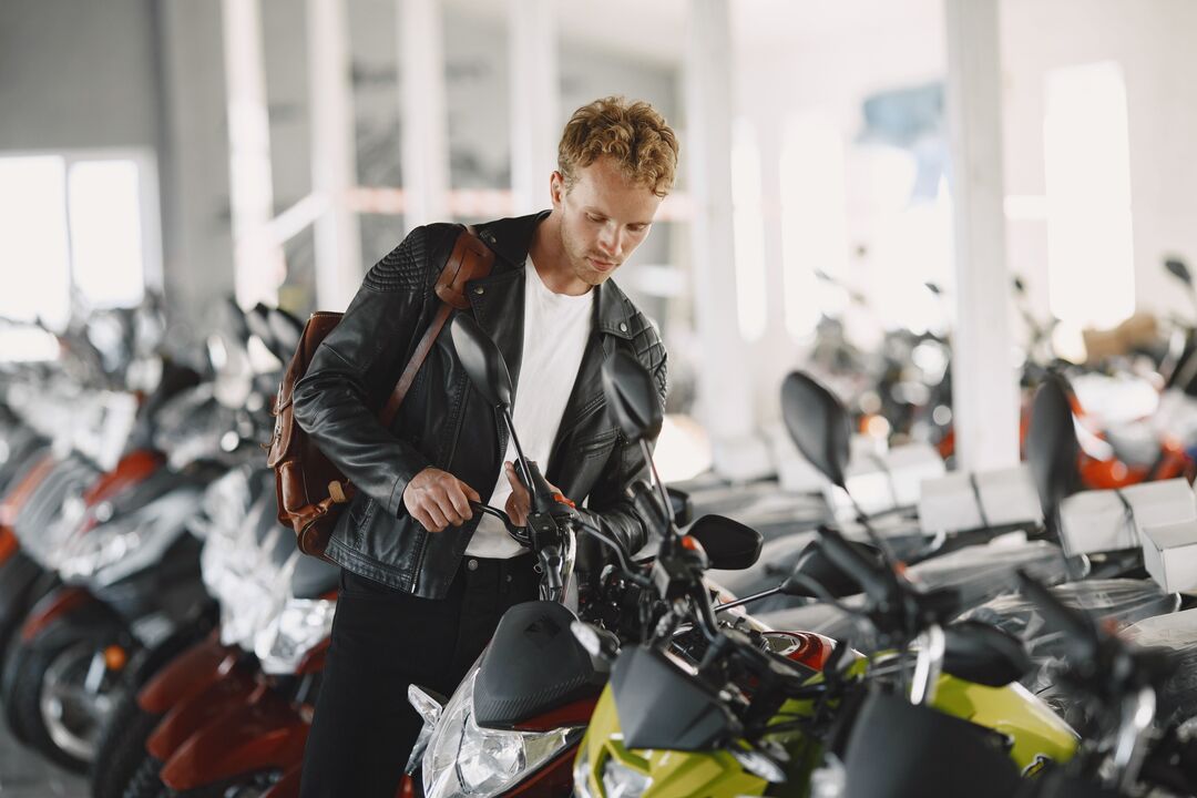 Motos